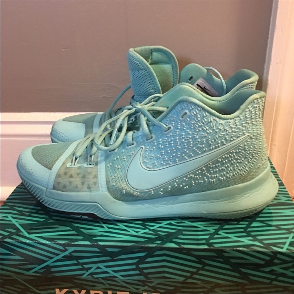 Kyrie 3 sneaker - Picture 2 of 5